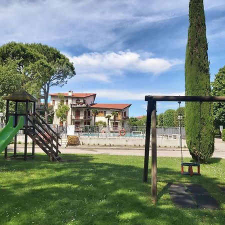 I Limoni Bilocale In Residence Con Piscina Peschiera del Garda Exterior foto