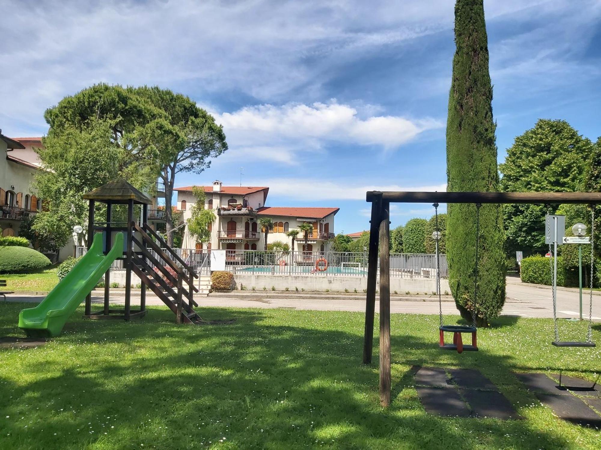 I Limoni Bilocale In Residence Con Piscina Peschiera del Garda Exterior foto