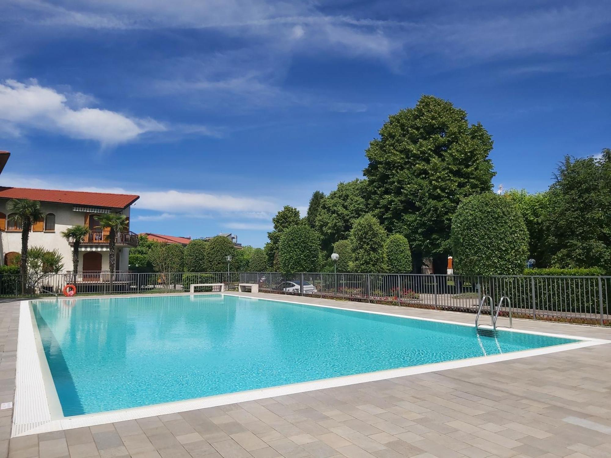 I Limoni Bilocale In Residence Con Piscina Peschiera del Garda Exterior foto