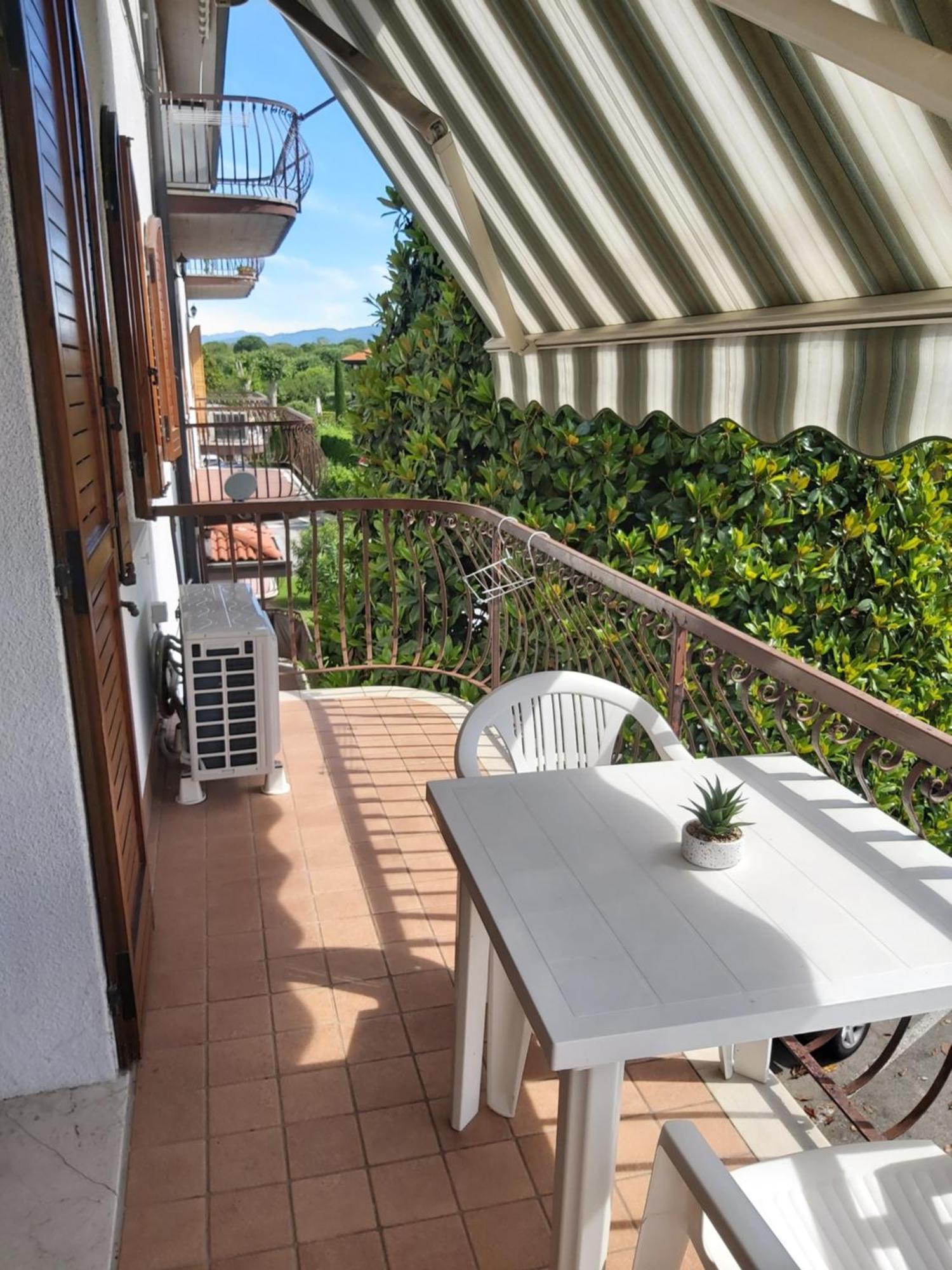 I Limoni Bilocale In Residence Con Piscina Peschiera del Garda Exterior foto